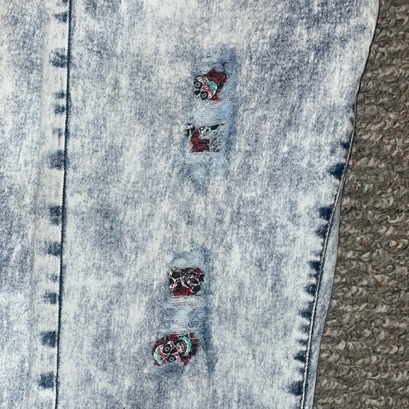 Modern Culture Skull Patch Skinny Fit Jeans Men’s Size 34x30 - Picture 3 of 6